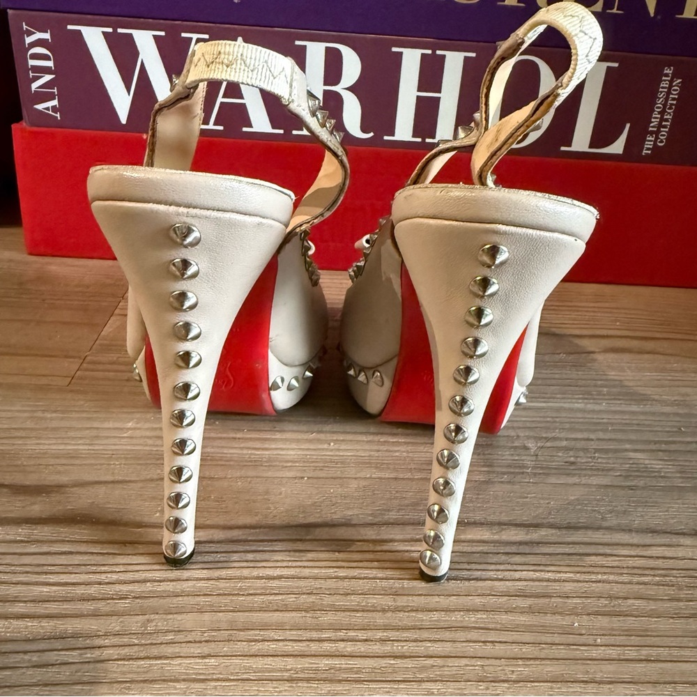 Christian Louboutin Red Sole with Beige Upper - Picture 7 of 7